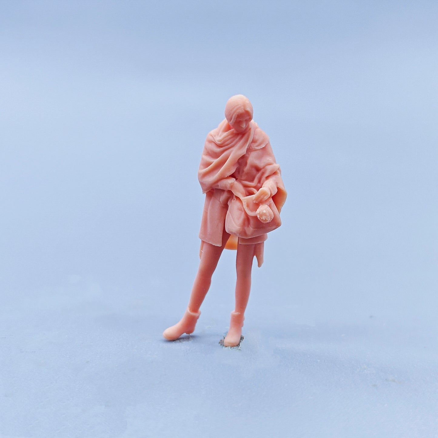 1/64 1/43 Figurines Scale Model Resin Scarf Coat Looking for Things Woman Uncolored Miniatures Diorama Hand-painted D431