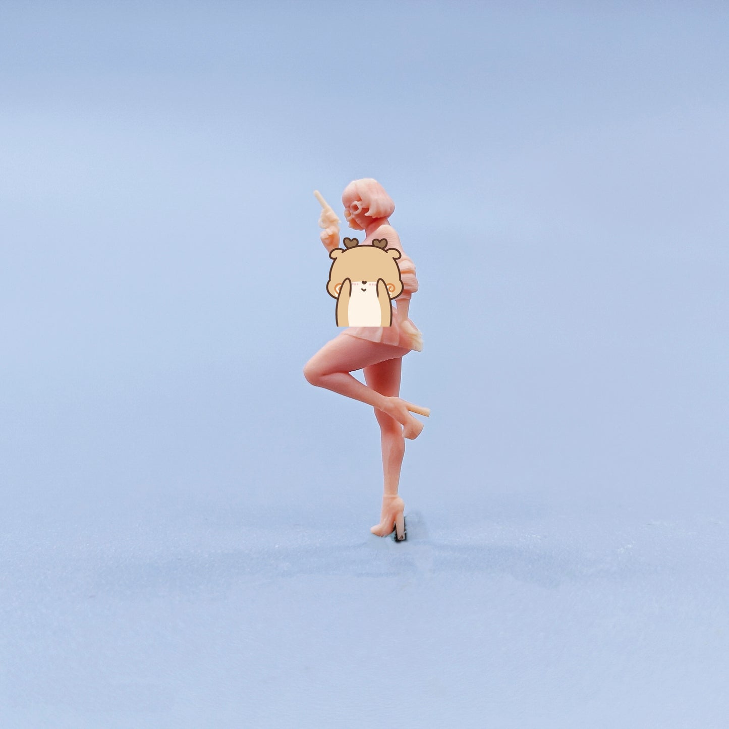 1/64 1/43 Figurines Scale Model Resin Girl Holding A Gun By Posture Uncolored Miniatures Diorama Hand-painted C721