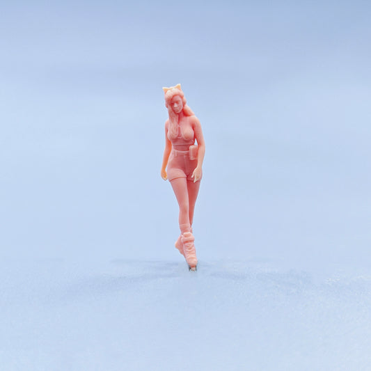 1/64 1/43 Figurines Scale Model Resin Ice Skating Girl Wearing Headphones Uncolored Miniatures Diorama Hand-painted D725