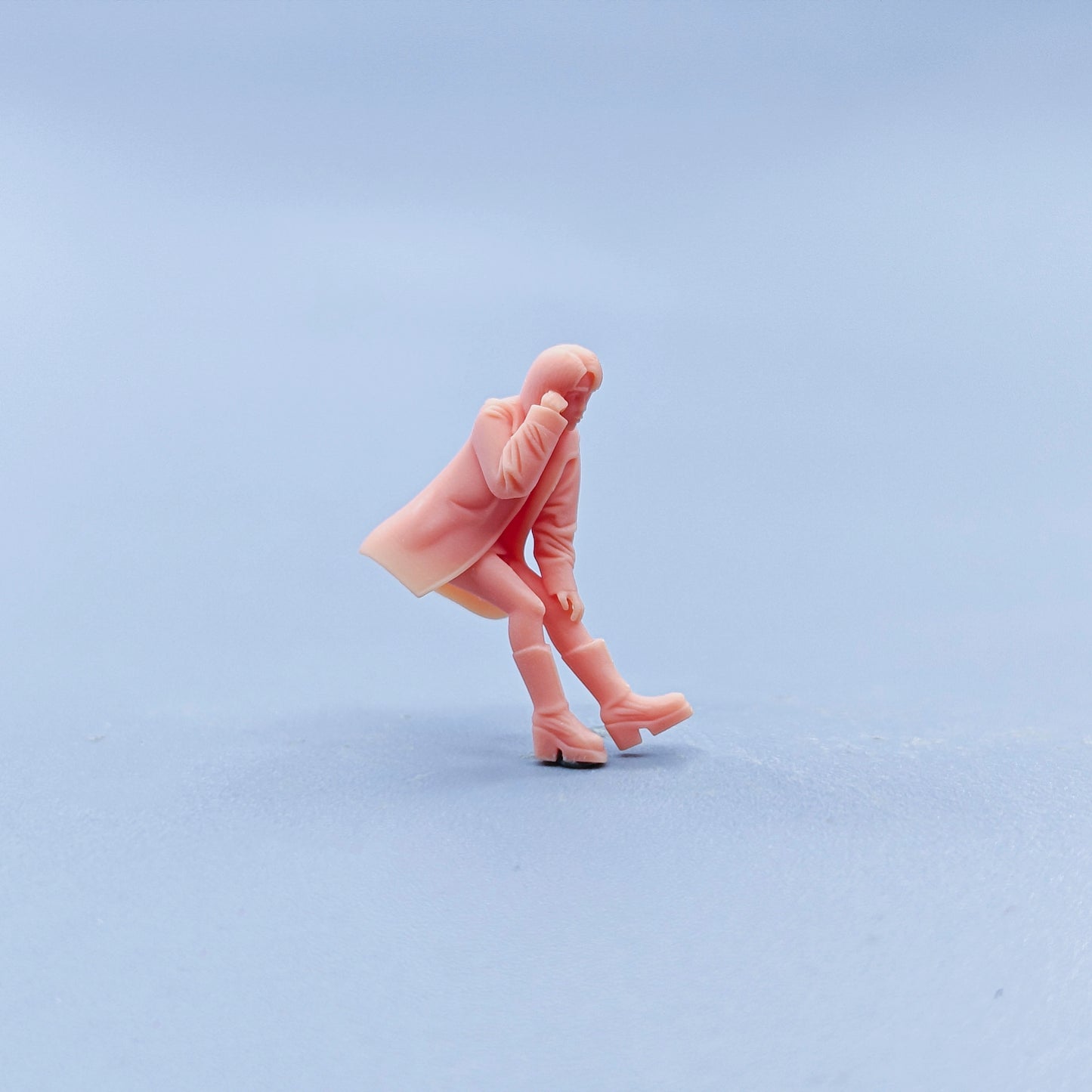 1/64 1/43 Figurines Scale Model Resin Touching The Ears Girl Uncolored Miniatures Diorama Hand-painted D821