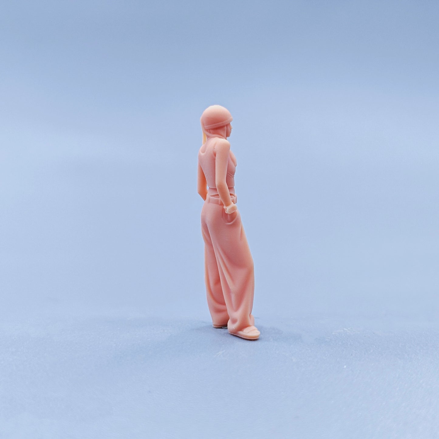 1/64 1/43 Figurines Scale Model Resin Knitted Hat Insert Pocket Girl Uncolored Miniatures Diorama Hand-painted D607