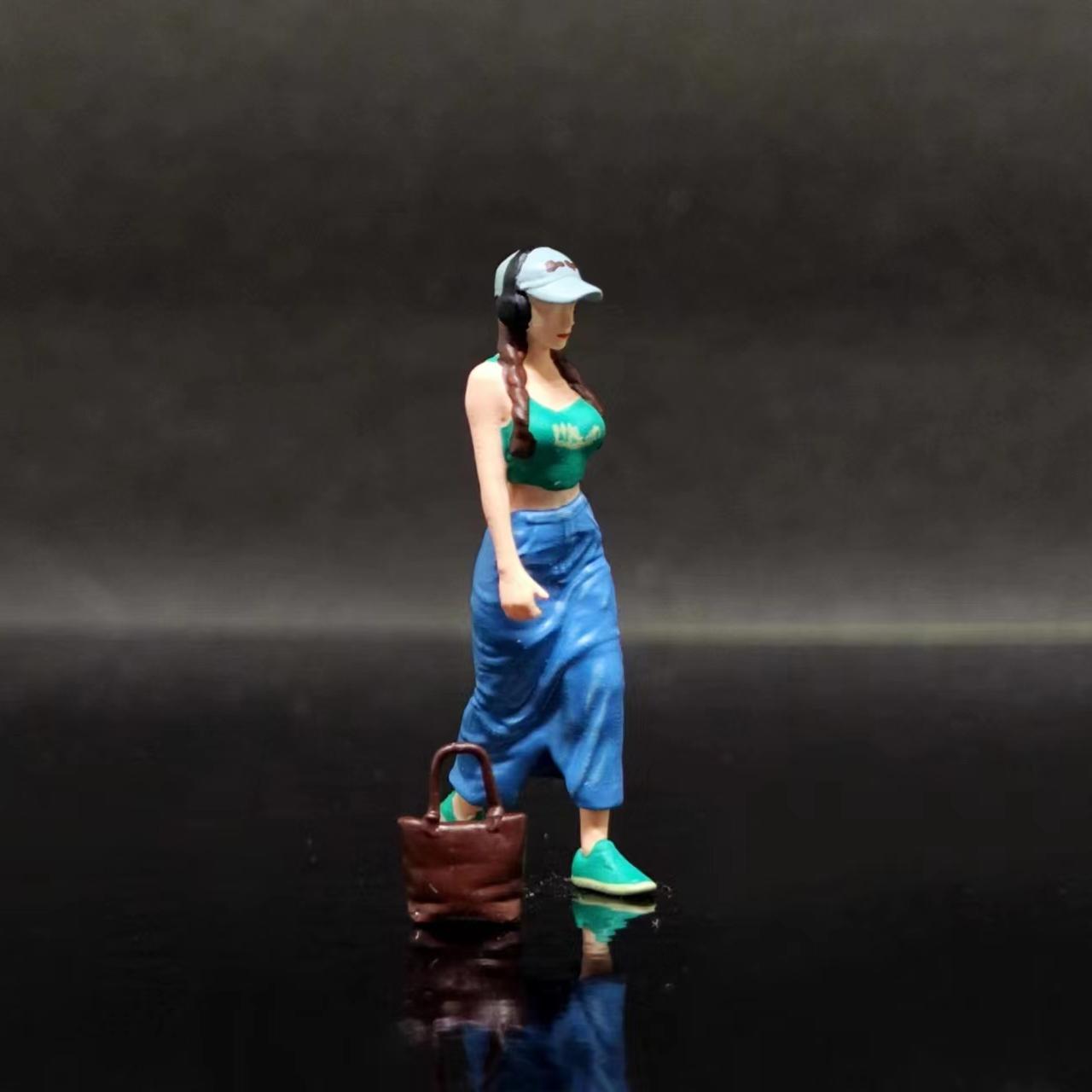 Wx-Made 1/64 Scale Figurines Model Shopping Couple Hooked Shoulders Collection Miniature Hand-painted