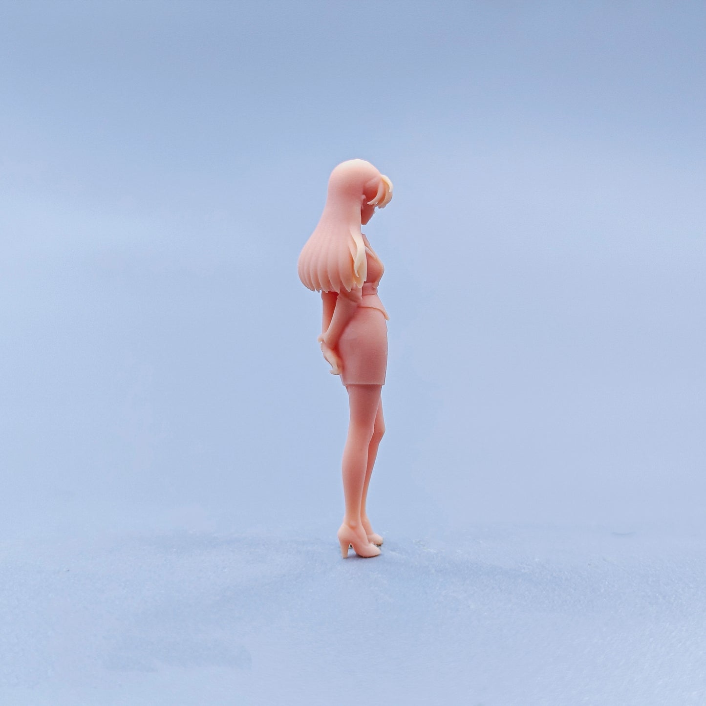 1/64 1/43 Figurines Scale Model Resin Back Hand Female High School Student Uncolored Miniatures Diorama Hand-painted D608
