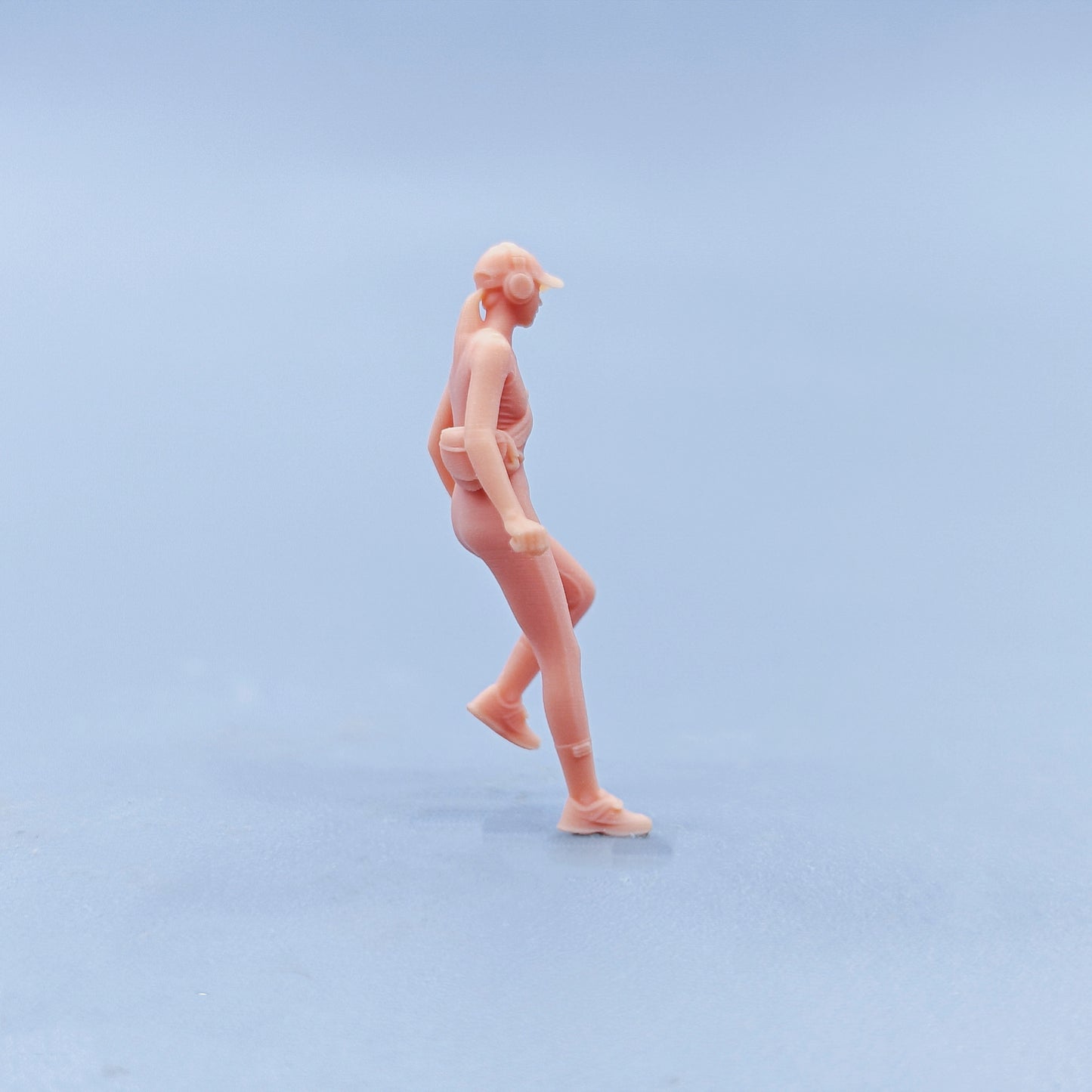 1/64 1/43 Figurines Scale Model Resin Relying on Posture Women Wearing Headphones Uncolored Miniatures Diorama Hand-painted D509
