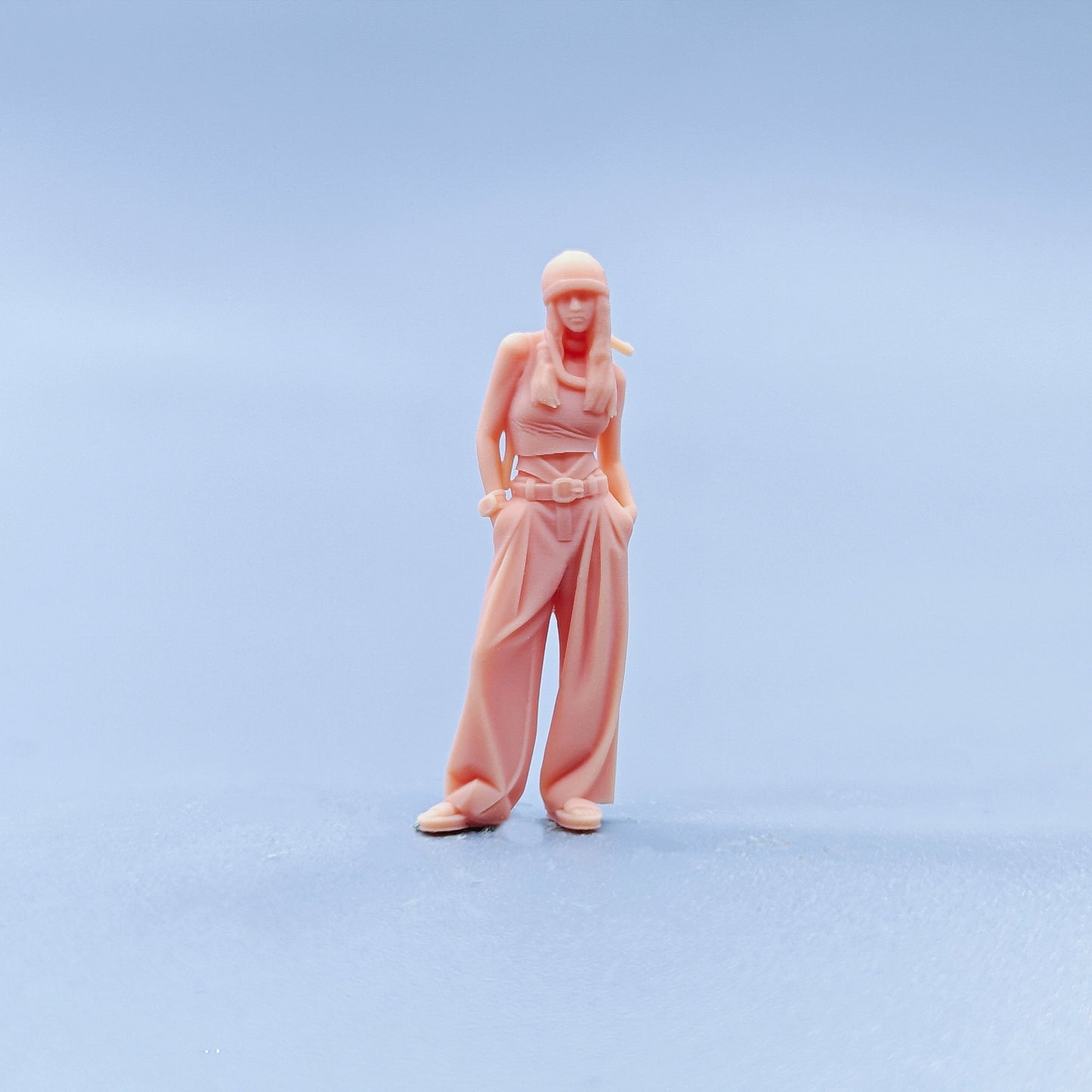 1/64 1/43 Figurines Scale Model Resin Knitted Hat Insert Pocket Girl Uncolored Miniatures Diorama Hand-painted D607
