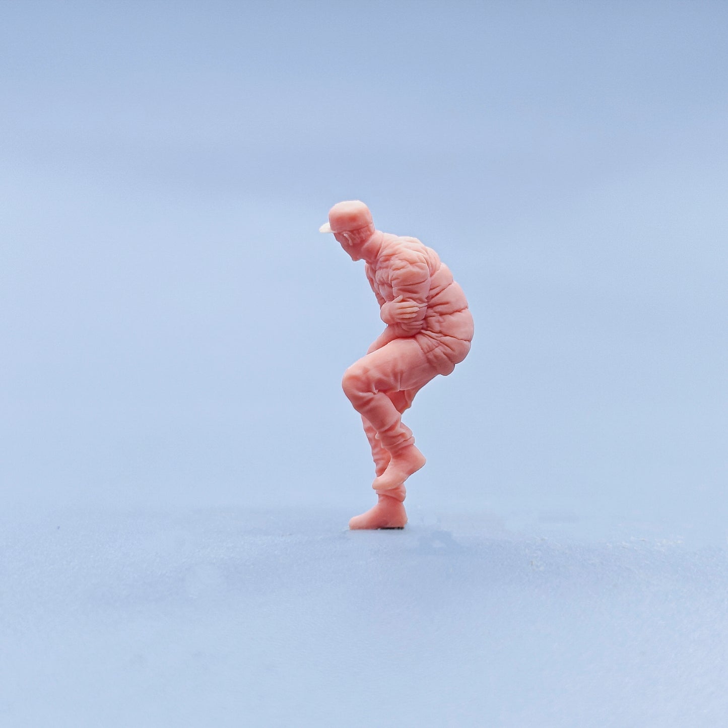 1/64 1/43 Figurines Scale Model Resin Man Wearing A Down Jacket and Hat Uncolored Miniatures Diorama Hand-painted D732