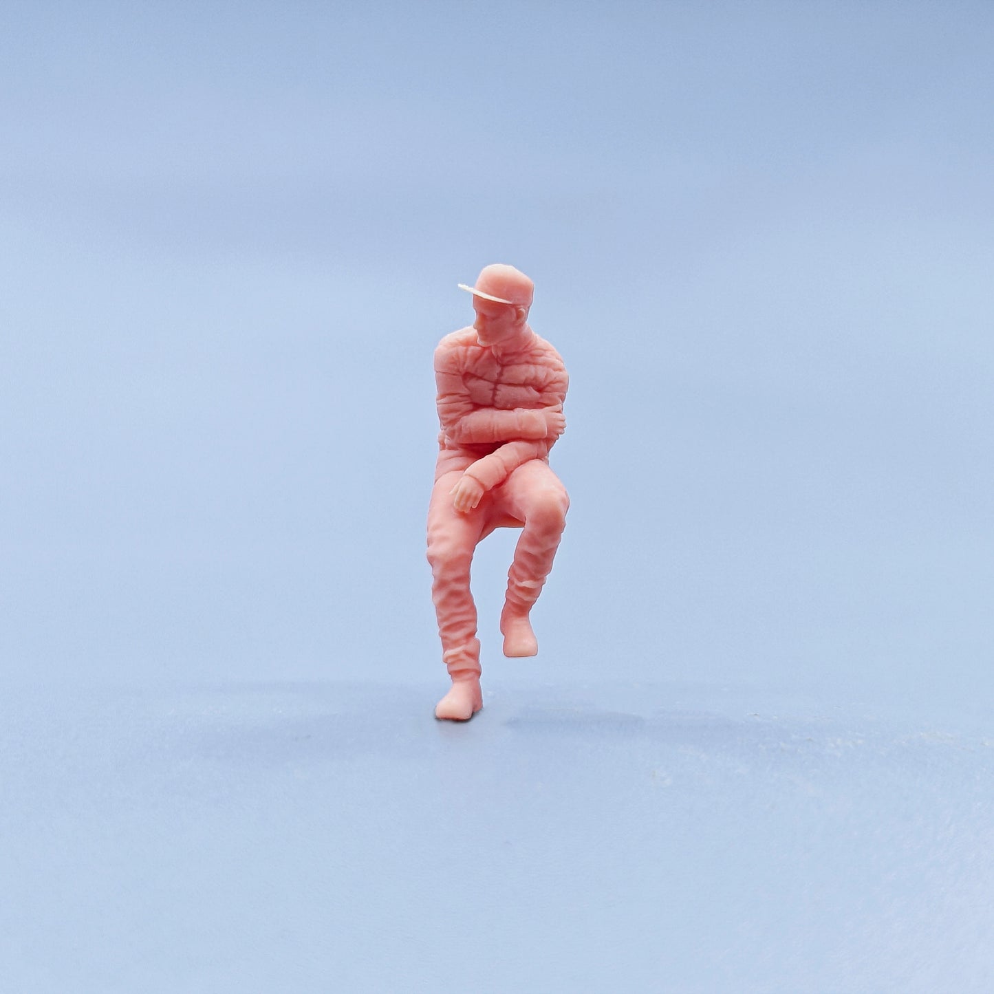 1/64 1/43 Figurines Scale Model Resin Man Wearing A Down Jacket and Hat Uncolored Miniatures Diorama Hand-painted D732