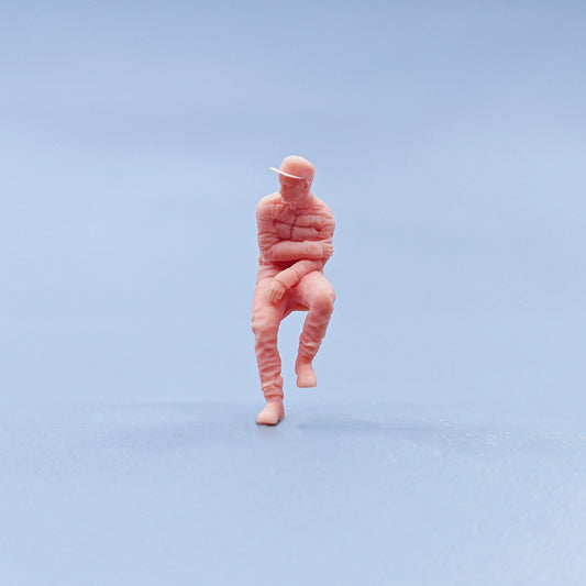 1/64 1/43 Figurines Scale Model Resin Man Wearing A Down Jacket and Hat Uncolored Miniatures Diorama Hand-painted D732