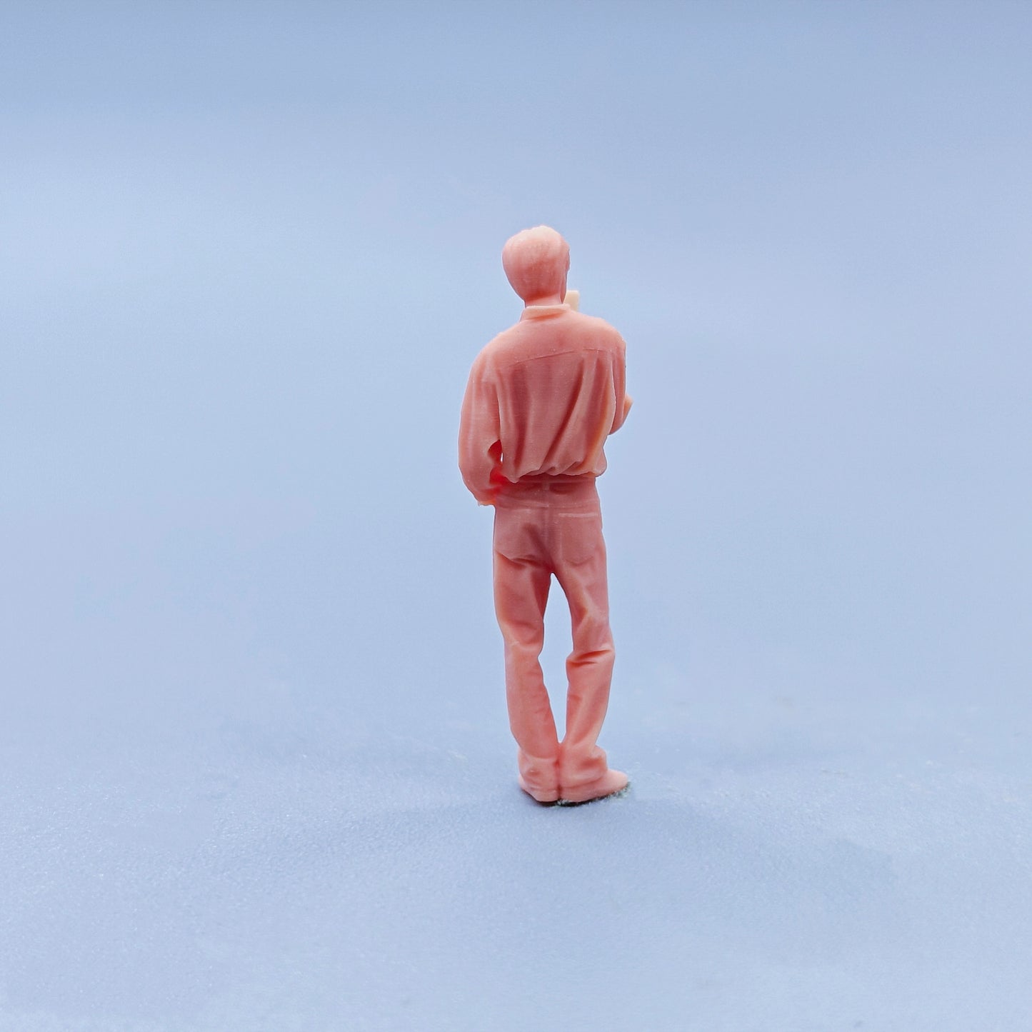1/64 1/43 Figurines Scale Model Resin Insert Pocket and Play Phone Man Uncolored Miniatures Diorama Hand-painted D135