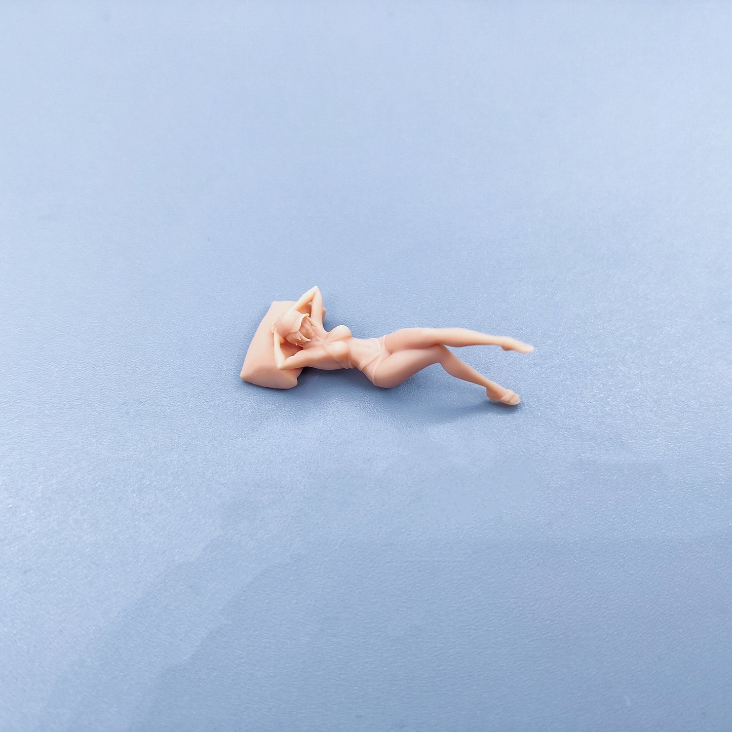 1/64 1/43 Figurines Scale Model Resin Lying in The Sun Bikini Girl Uncolored Miniatures Diorama Hand-painted W409