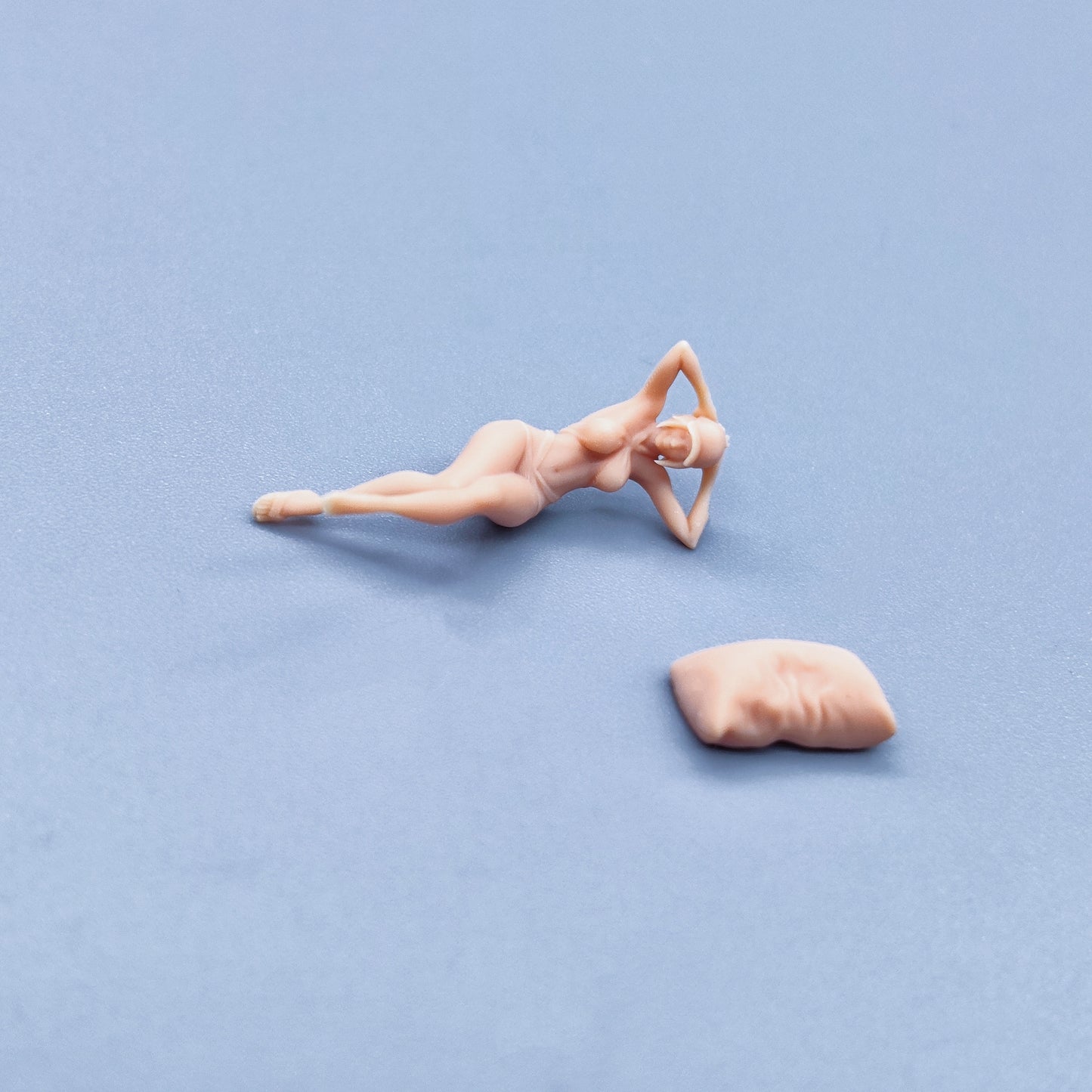 1/64 1/43 Figurines Scale Model Resin Lying in The Sun Bikini Girl Uncolored Miniatures Diorama Hand-painted W409