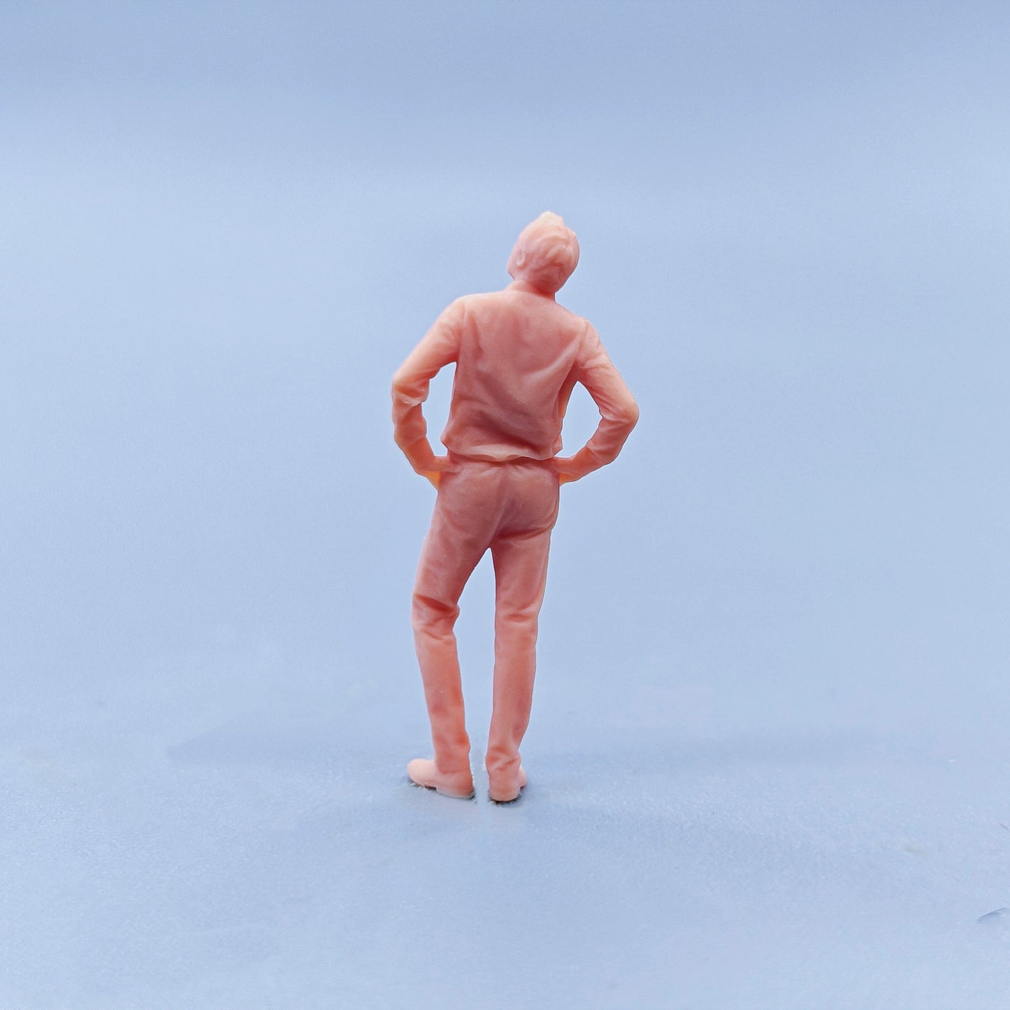 1/64 1/43 Figurines Scale Model Resin The Man Cross Your Hips and Look Up At The Sky Uncolored Miniatures Diorama Hand-painted D322