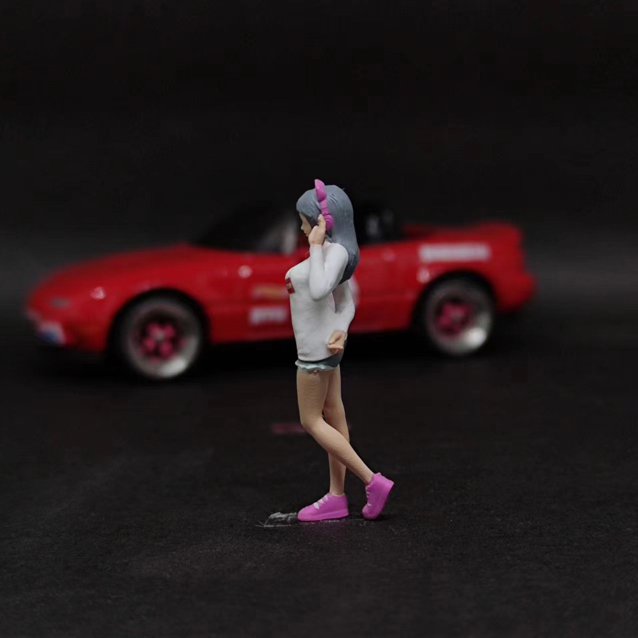WX-MADE 1/64 Scale Figurines Model Earphone Girl Collection Miniature Hand-painted