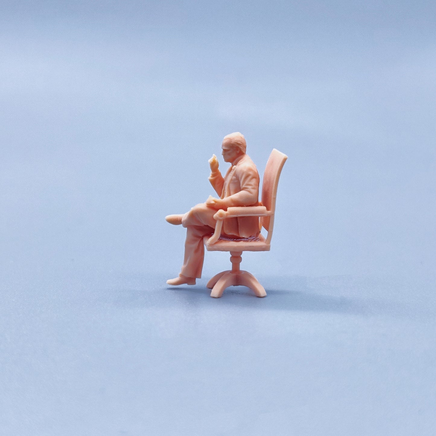1/64 1/43 Figurines Scale Model Resin The Godfather Sitting on a Chair Uncolored Miniatures Diorama Hand-painted W434