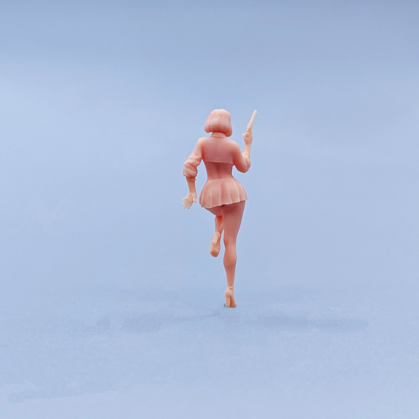 1/64 1/43 Figurines Scale Model Resin Girl Holding A Gun By Posture Uncolored Miniatures Diorama Hand-painted C721