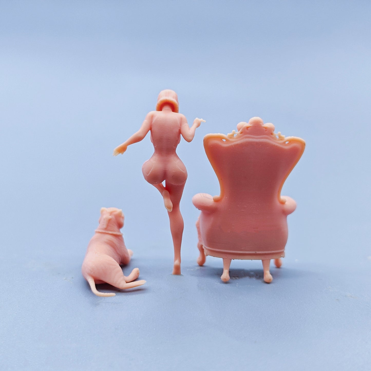 1/64 1/43 Figurines Scale Model Resin The Luxurious Queen Smokes Uncolored Miniatures Diorama Hand-painted D514