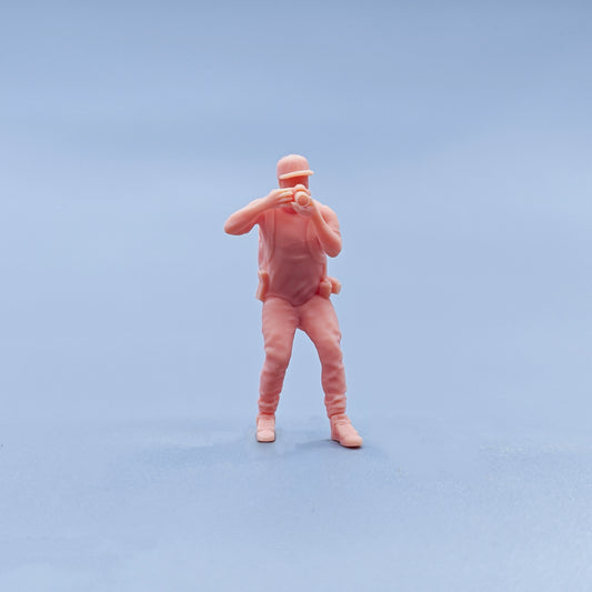 1/64 1/43 Figurines Scale Model Resin Backpack Photography Male Uncolored Miniatures Diorama Hand-painted D729