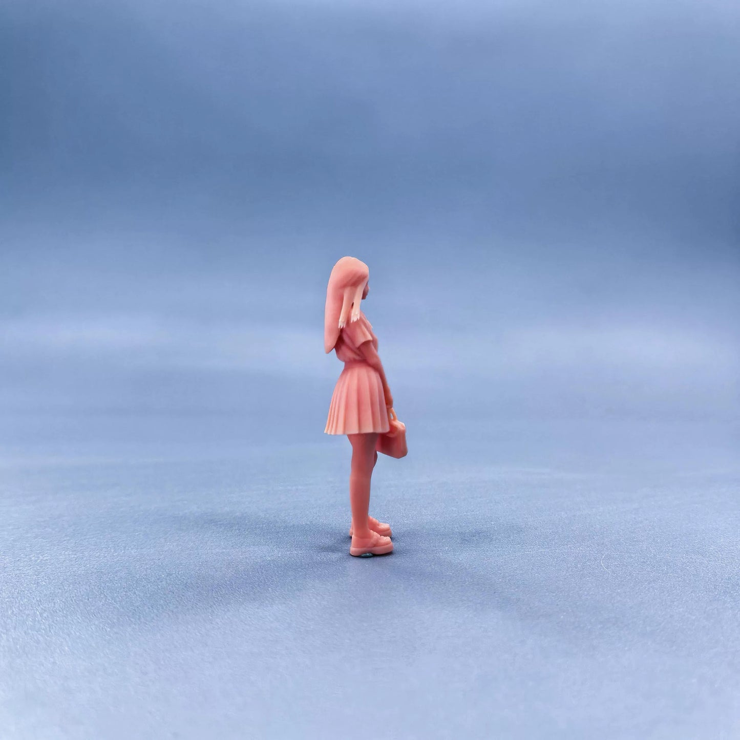 1/64 1/43 Figurines Scale Model Resin Japanese JK Girl with Long Hair Carrying Bags Uncolored Miniatures Diorama Hand-painted W706