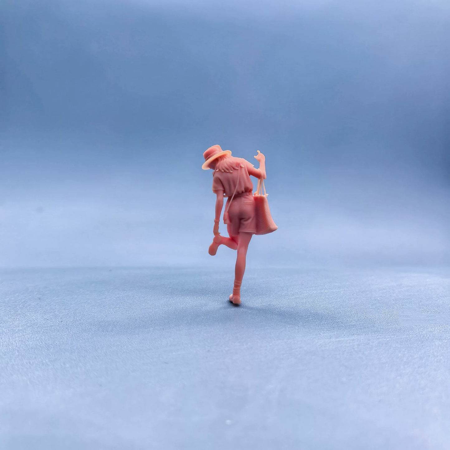 1/64 1/43 Figurines Scale Model Resin Girl with Flower Basket and Hat Uncolored Miniatures Diorama Hand-painted W636