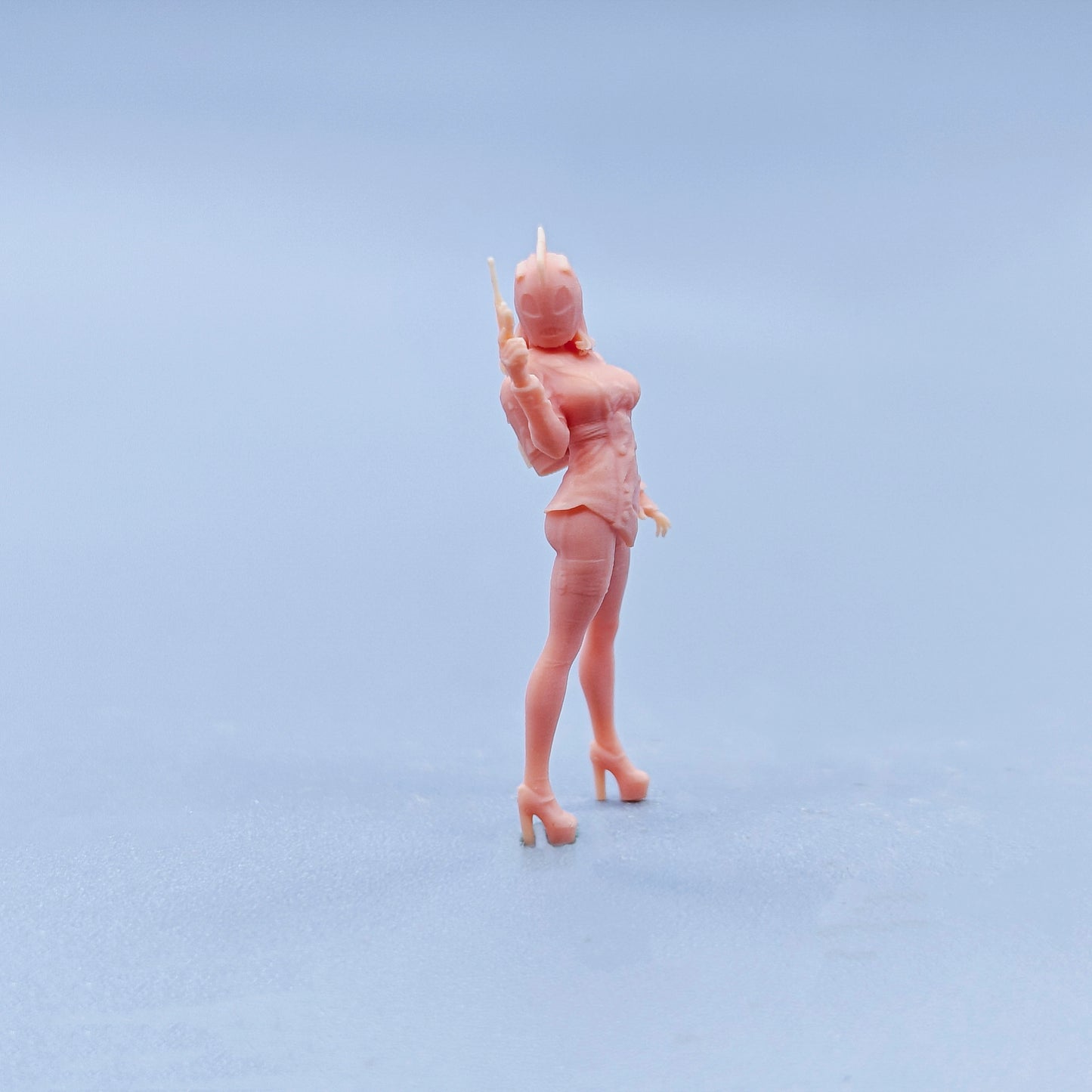 1/64 1/43 Figurines Scale Model Resin Girl with Helmet and Gun Uncolored Miniatures Diorama Hand-painted D225 D228
