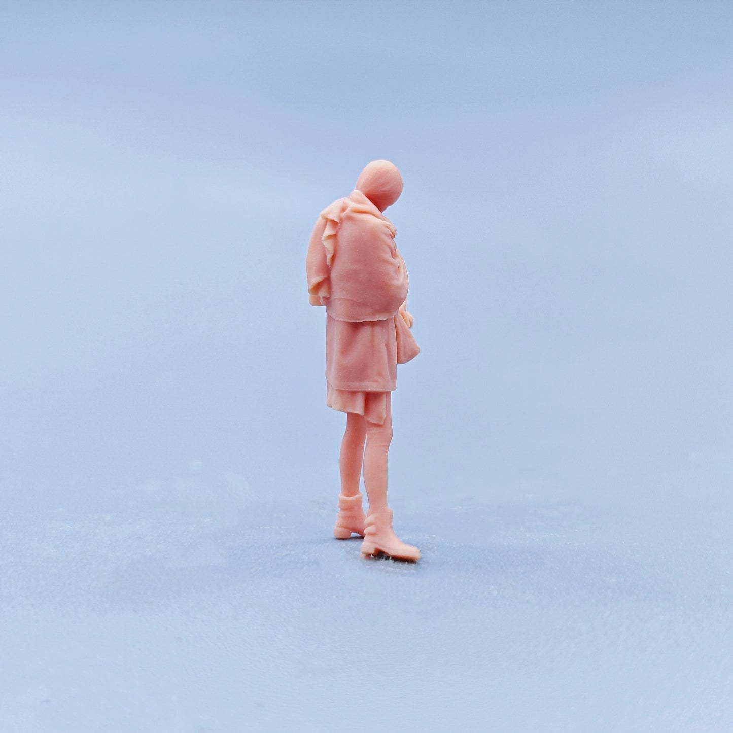 1/64 1/43 Figurines Scale Model Resin Scarf Coat Looking for Things Woman Uncolored Miniatures Diorama Hand-painted D431