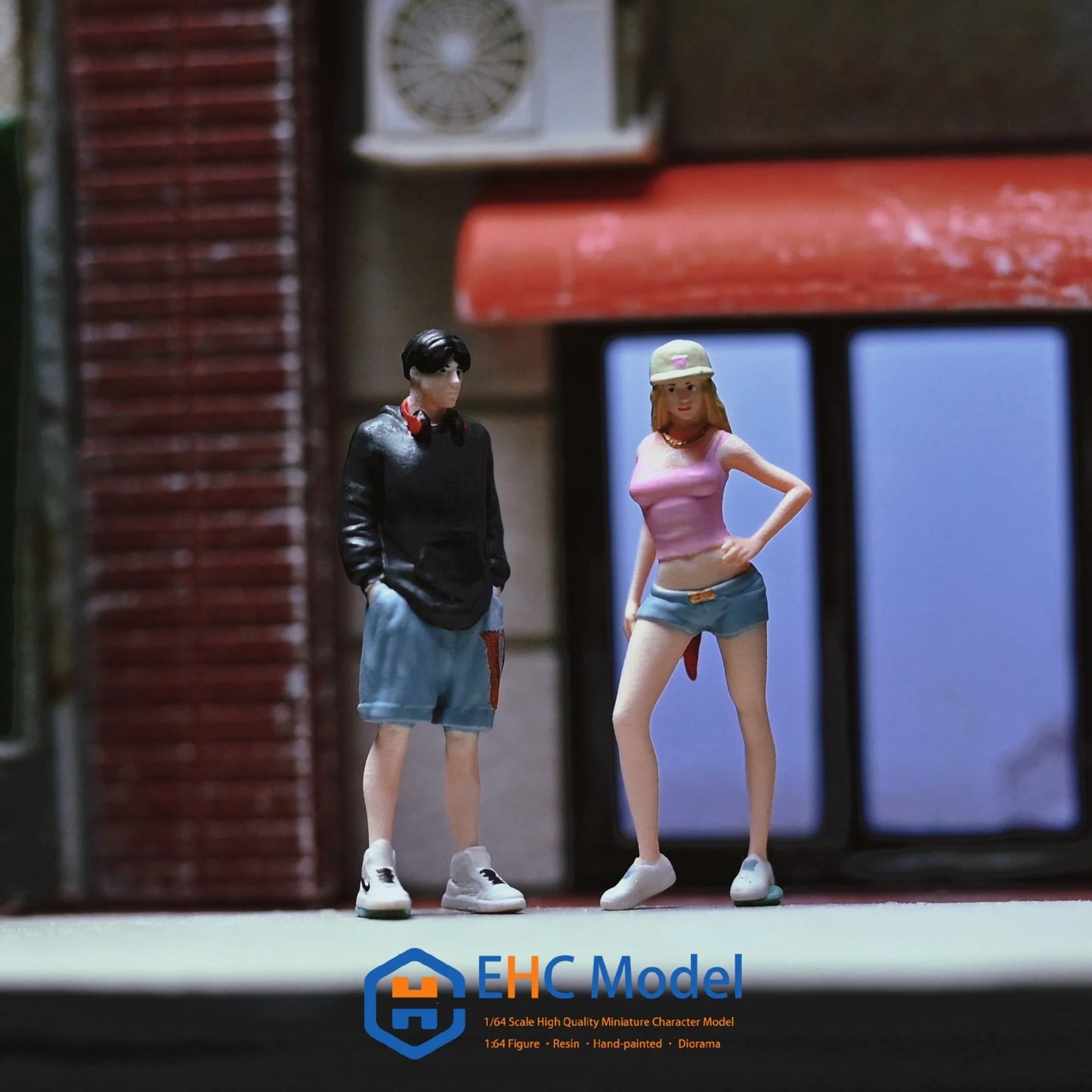 EHC Model Diorama 1/64 Scale Figurines Model Women in Hot Pants and Men in Headphones Collection Miniature Hand-painted