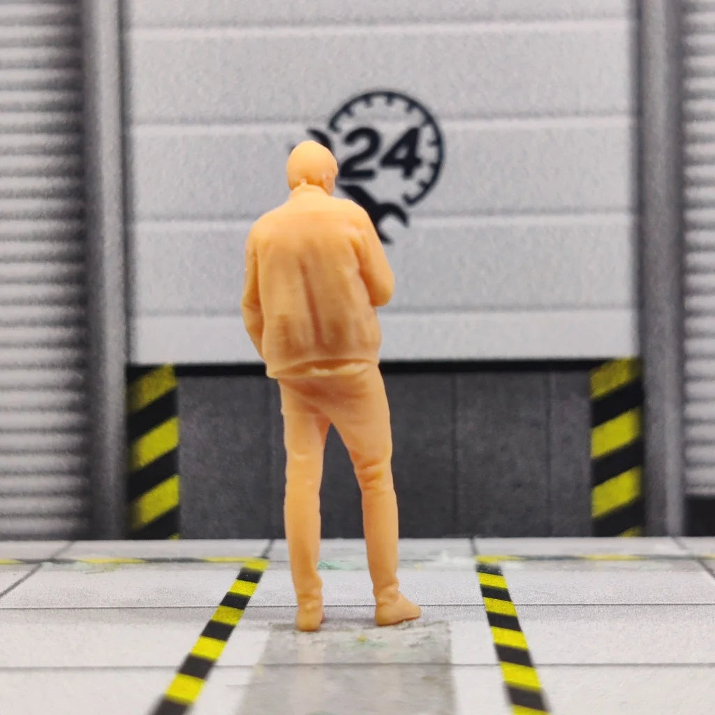 1/64 1/43 Scale Model Resin A Man Chatting with A Cigarette Uncolored Miniature Diorama Hand-painted T116