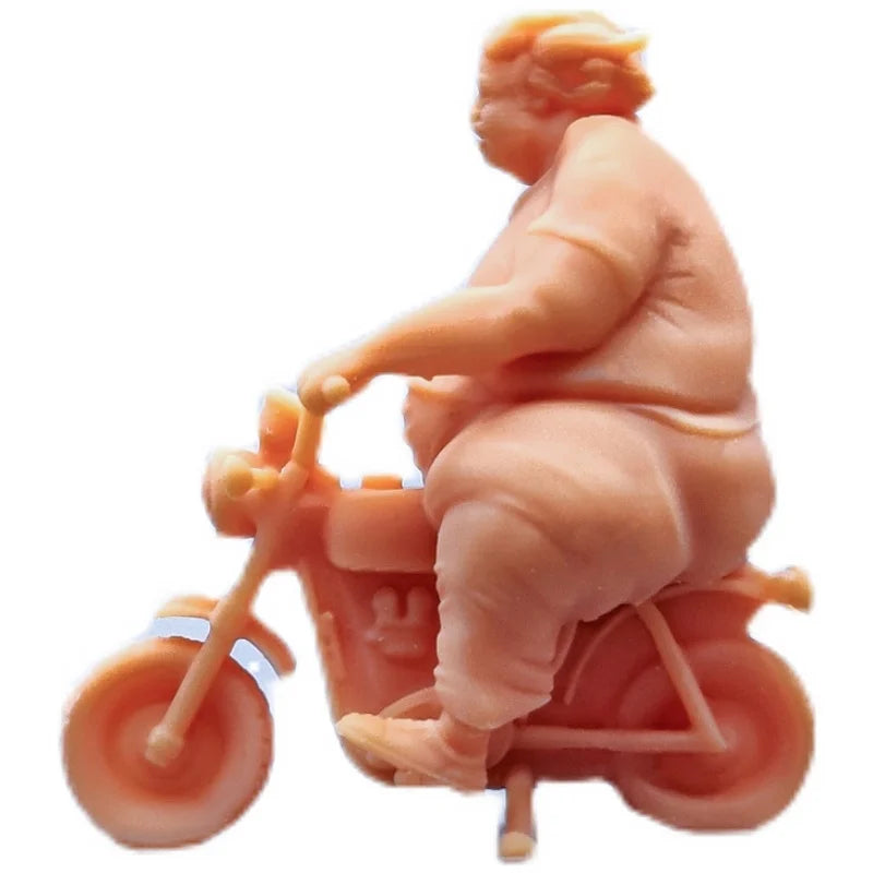 1/64 1/43 Figurines Scale Model ResinBig Fat Man Riding Small Motorcycle Uncolored Miniatures Diorama Hand-painted V032