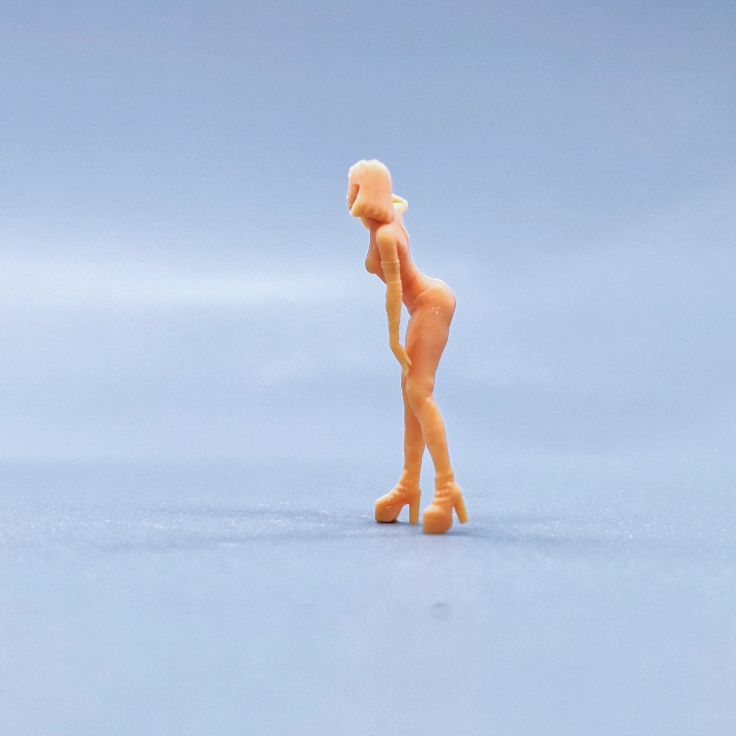 1/64 1/43 Figurines Scale Model Resin Sexy Standing Girl with A Belly Pocket Uncolored Miniatures Diorama Hand-painted S411 S412