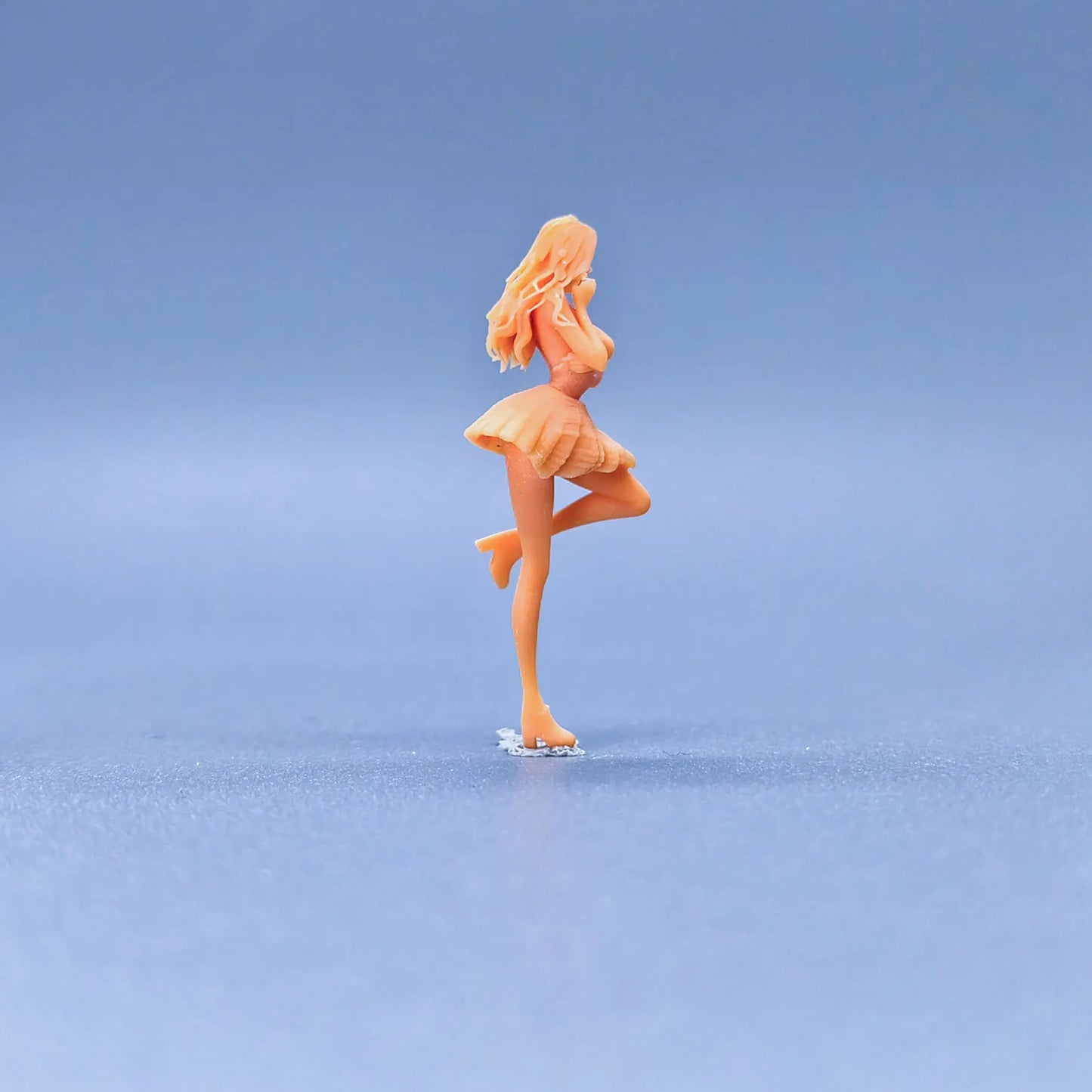 1/64 1/43 Scale Model ResinWomen with Long Legs, Big Skirts and Long Hair Uncolored Miniature Diorama Hand-painted S817