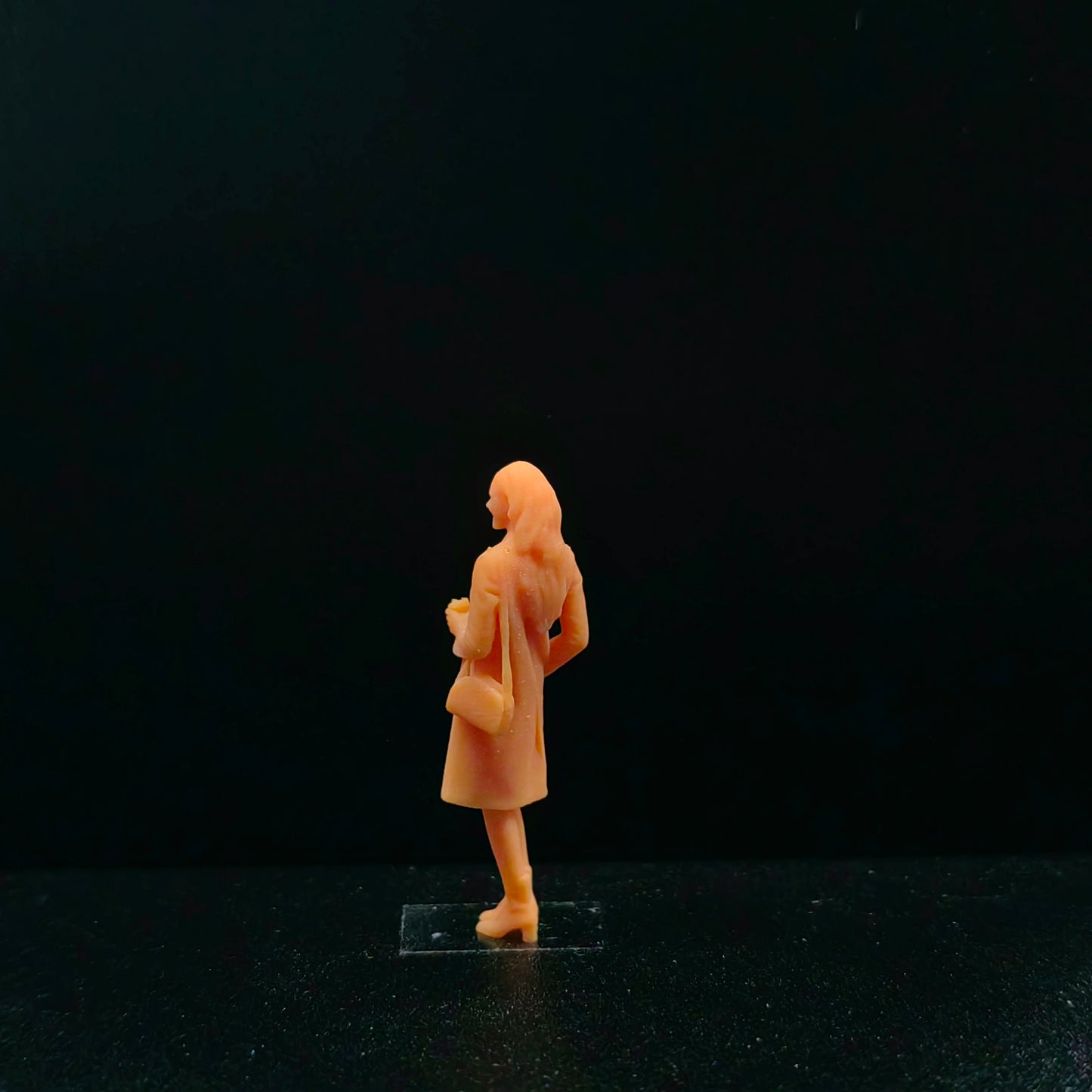 1/64 1/43 Scale Model ResinStanding Backpack Coffee LadyUncolored Miniature Diorama Hand-painted T605