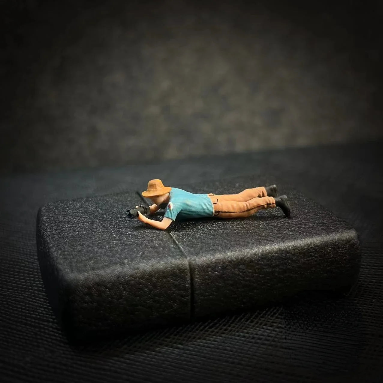 LP.Mini World Diorama 1/64 Scale Figurines Model Prone To Taking Photos Collection Miniature Hand-painted