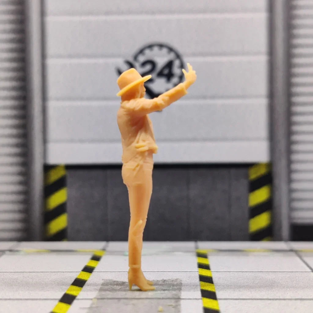 1/64 1/43 Scale Model Resin Tudu Hat Selfie (female)Uncolored Miniature Diorama Hand-painted S916