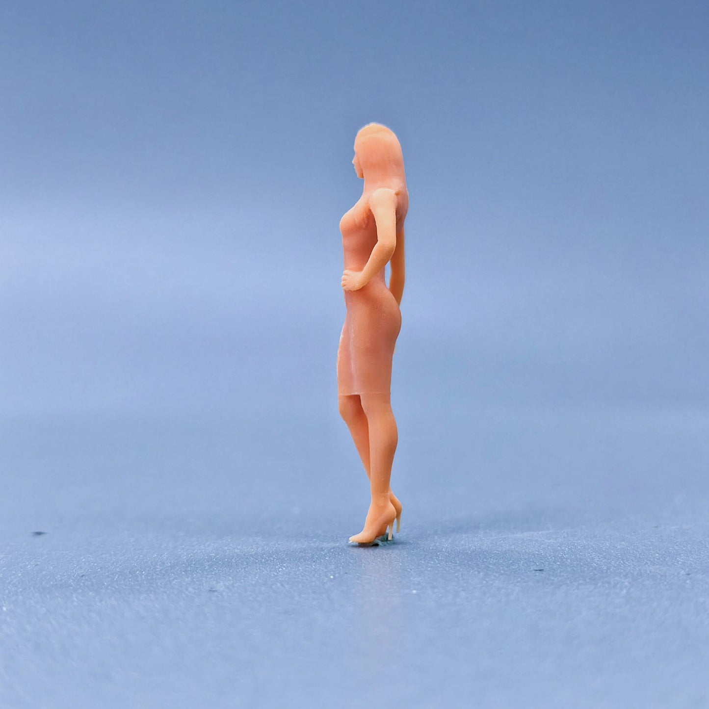 1/64 1/43 Figurines Scale Model Resin Female with Waist Insertion Uncolored Miniatures Diorama Hand-painted L306