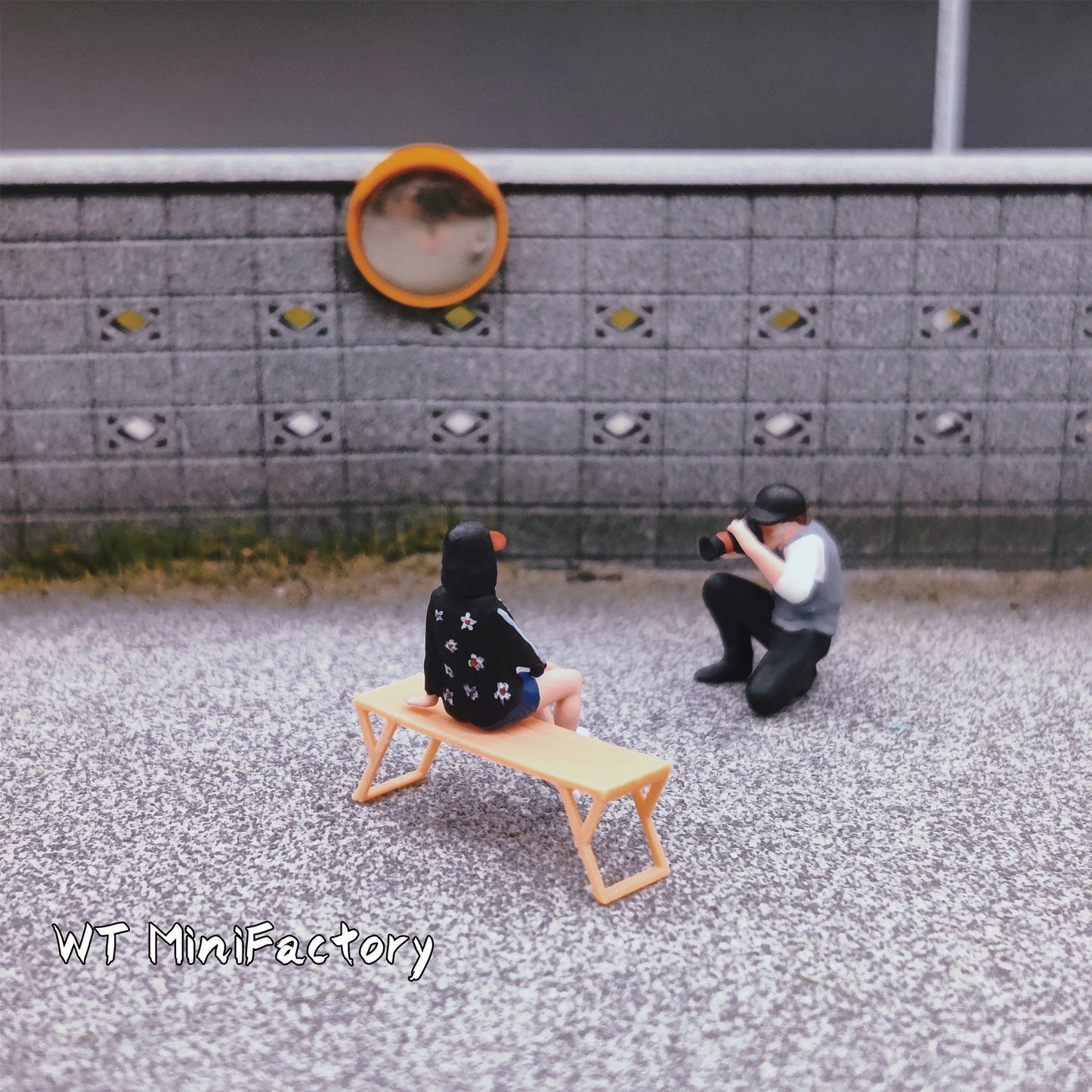 WT Minifactory Diorama 1/64 Scale Figurines Model Kneeling Photo Male&sitting Female Collection Miniature Hand-painted