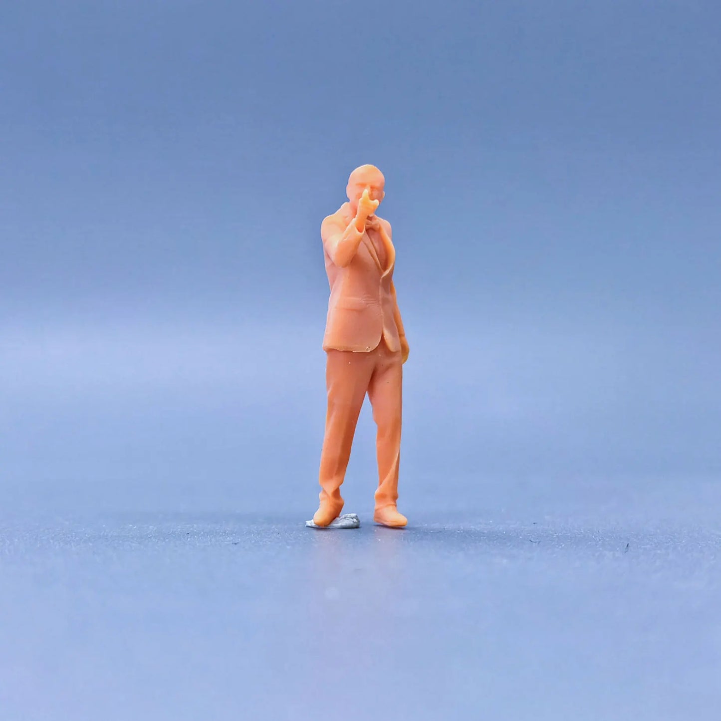 1/64 1/43 Scale Model Resin The Suit Owner Pointed At The SignUncolored Miniature Diorama Hand-painted S729