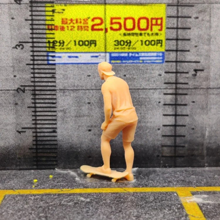 1/64 1/43 Scale Model Resin The Skateboard Man Cannot Be SeparatedUncolored Miniature Diorama Hand-painted S236