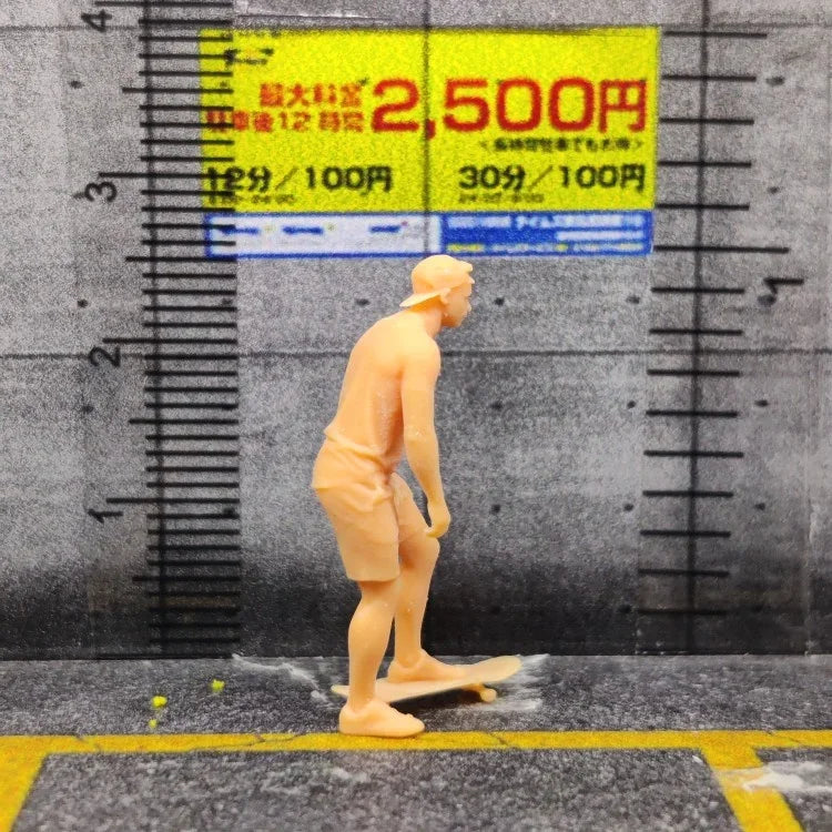 1/64 1/43 Scale Model Resin The Skateboard Man Cannot Be SeparatedUncolored Miniature Diorama Hand-painted S236