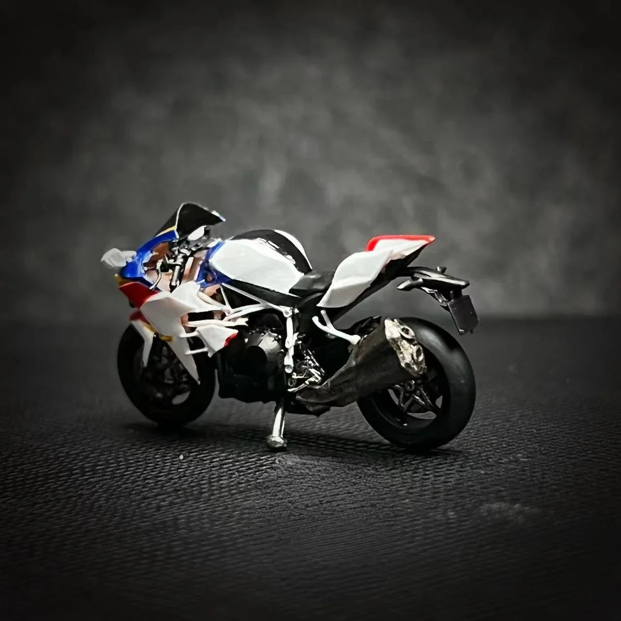 LP.Mini World Diorama 1/64 Scale Figurines Model moto Collection Miniature Hand-painted