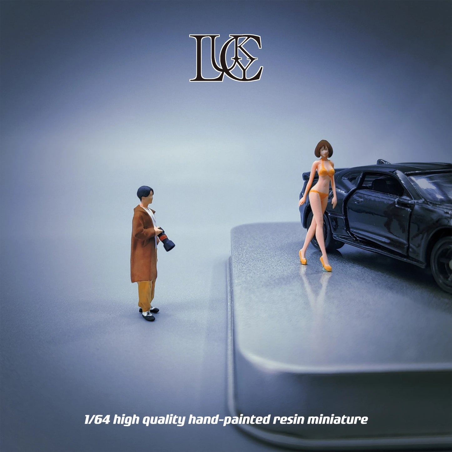 Lucky Studio Diorama 1/64 Scale Figurines Model SLR Male and Female Model Auto Show Collection Miniature Hand-painted