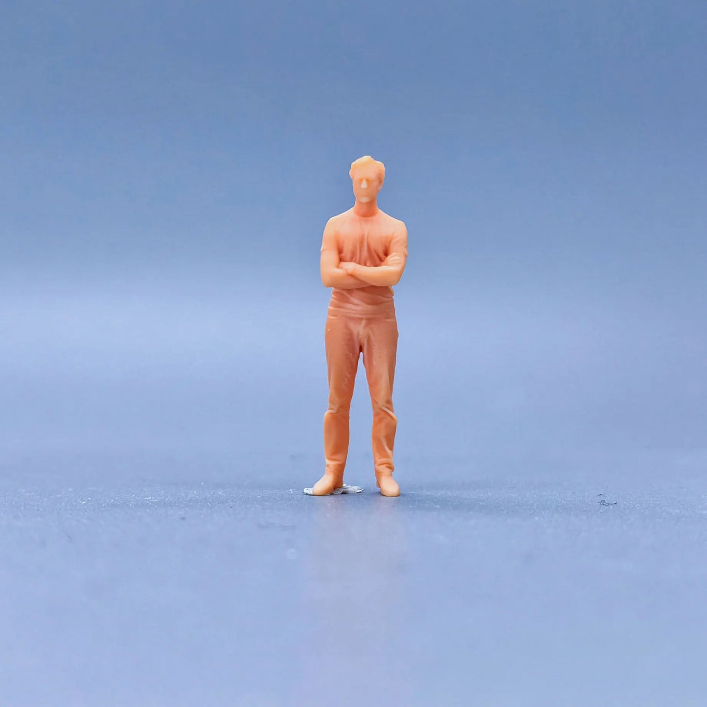 1/64 1/43 Scale Model Resin Model Male with Both Hands Embracing ChestUncolored Miniature Diorama Hand-painted S725