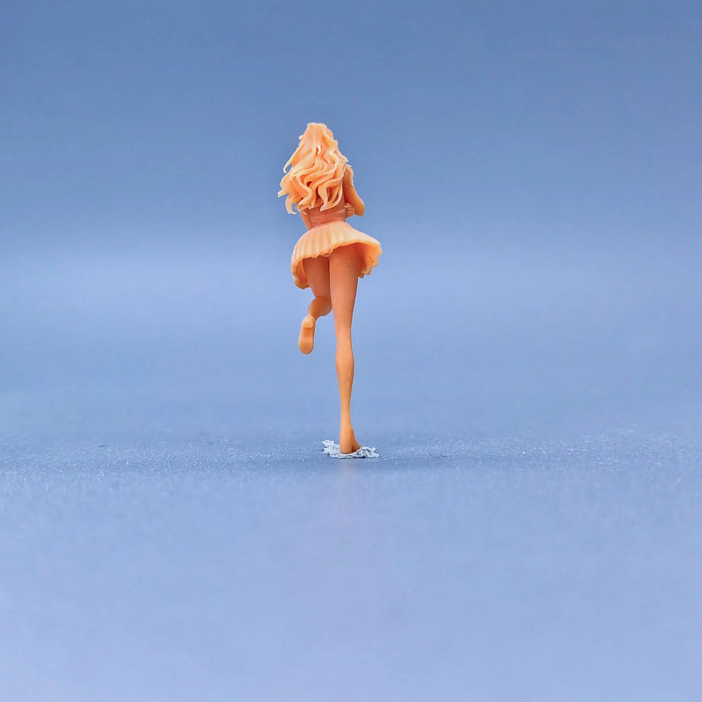 1/64 1/43 Scale Model ResinWomen with Long Legs, Big Skirts and Long Hair Uncolored Miniature Diorama Hand-painted S817