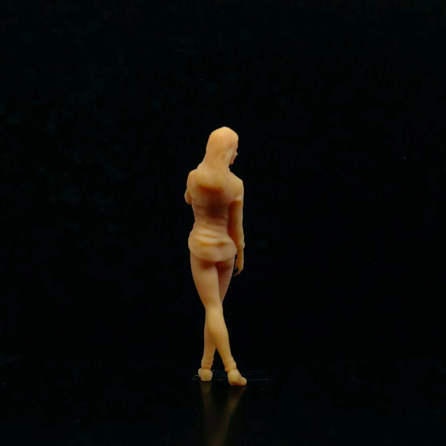 1/64 1/43 Scale Model Resin Turning Around, Looking Back, Smiling WomanUncolored Miniature Diorama Hand-painted T312