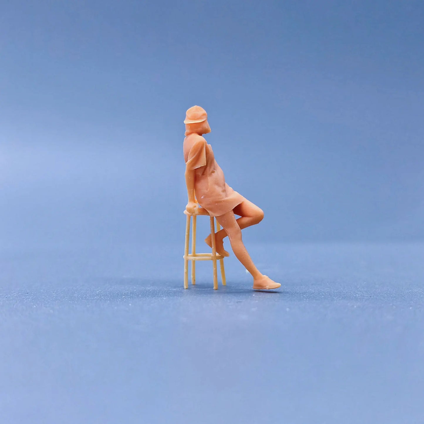 1/64 1/43 Figurines Scale Model Resin Girl Next To Chair+chair Uncolored Miniatures Diorama Hand-painted S121