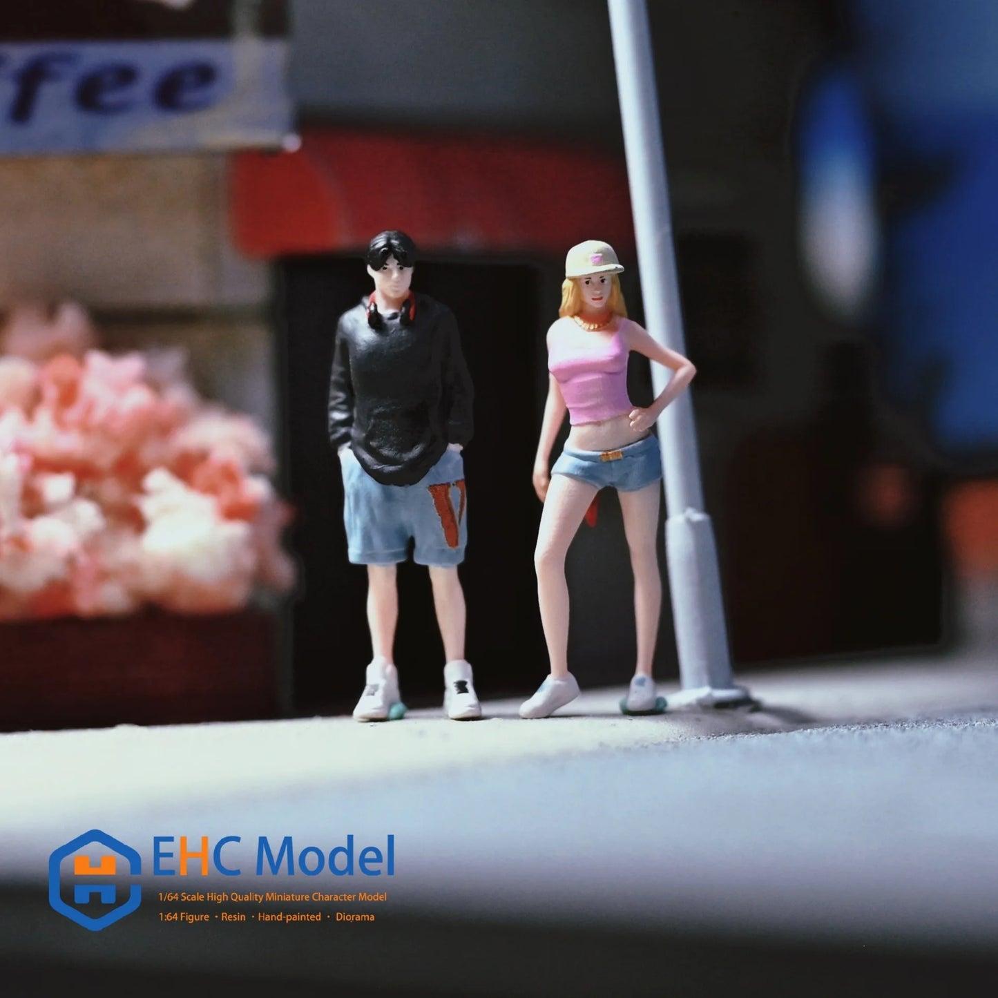 EHC Model Diorama 1/64 Scale Figurines Model Women in Hot Pants and Men in Headphones Collection Miniature Hand-painted