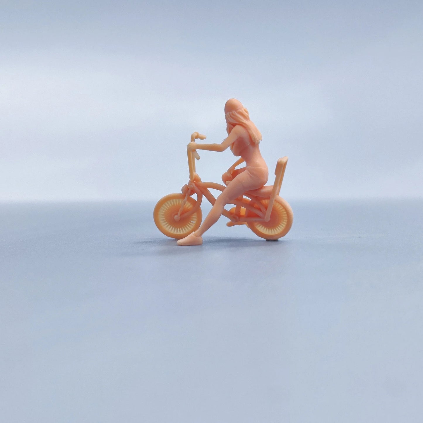 1/64 1/43 Figurines Scale Model Resin Modified Bicycle Girl Uncolored Miniatures Diorama Hand-painted V325