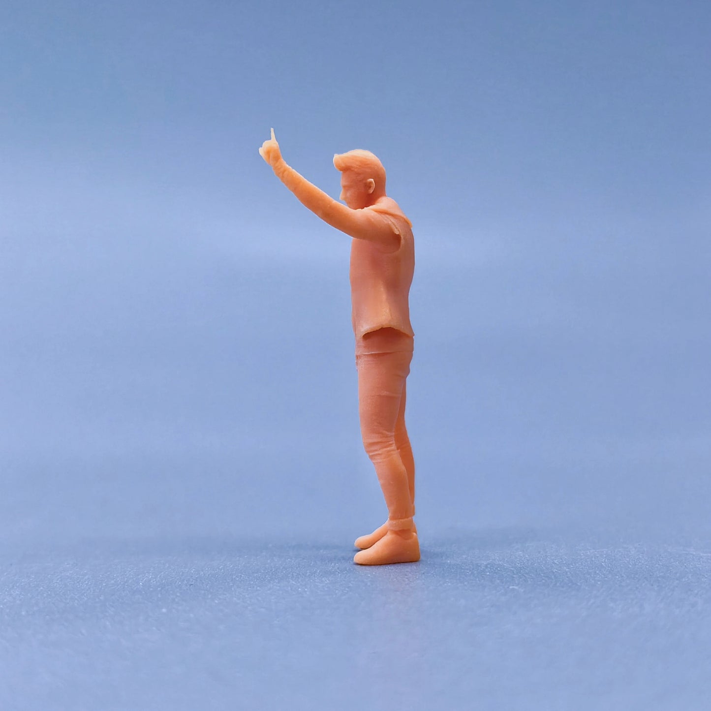 1/64 1/43 Figurines Scale Model Resin Middle Aged Man Holding Up His Fingers Uncolored Miniatures Diorama Hand-painted  L211