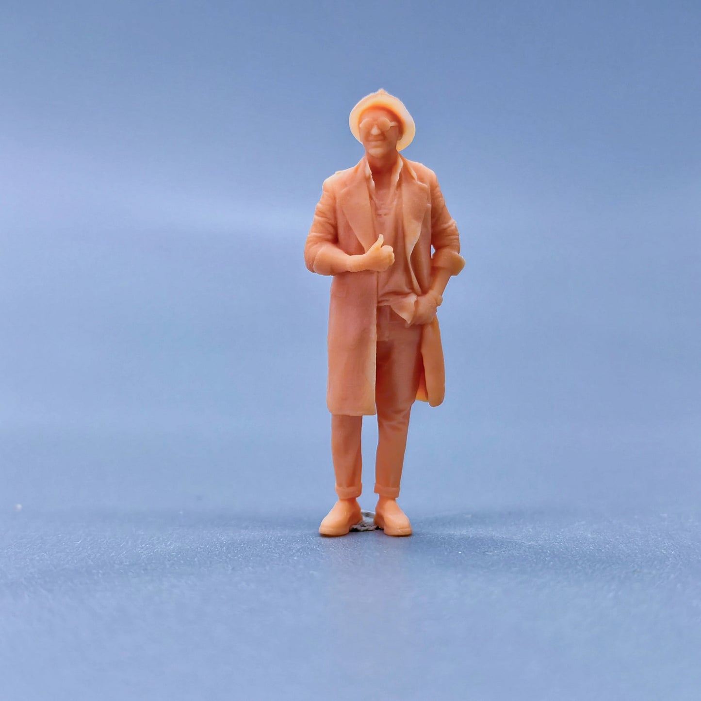 1/64 1/43 Figurines Scale Model Resin Uncle Wearing A Hat and Coat Uncolored Miniatures Diorama Hand-painted  L220