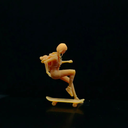 1/64 1/43 Scale Model Resin Sitting Skateboarding GirlUncolored Miniature Diorama Hand-painted T425