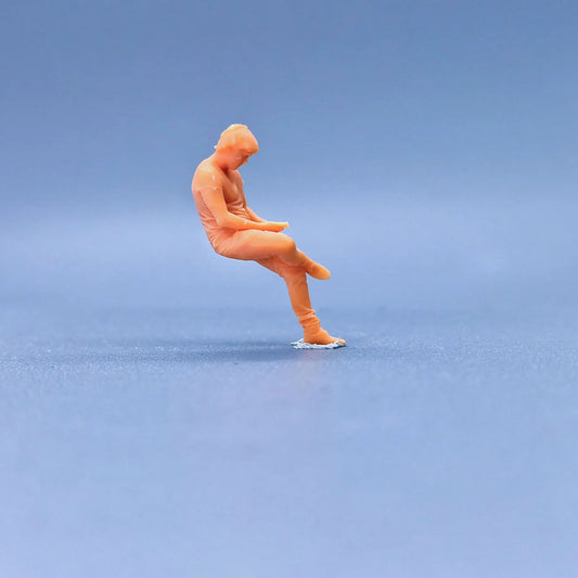 1/64 1/43 Scale Model Resin Boy Sitting Playing with Mobile PhoneUncolored Miniature Diorama Hand-painted S727